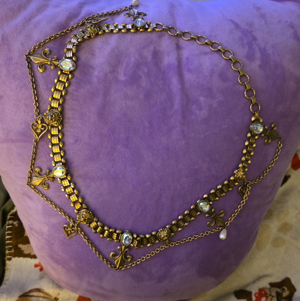 ​Vintage Kenneth Jay Lane (KJL)Gold Lion Head & Fleur-de-lis Heraldic Charm Belt